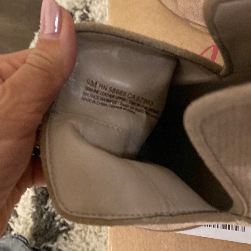 Hinge Booties - Picture 2 of 3